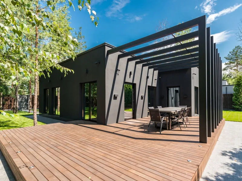 Wood deck with a pergola and outdoor dining set